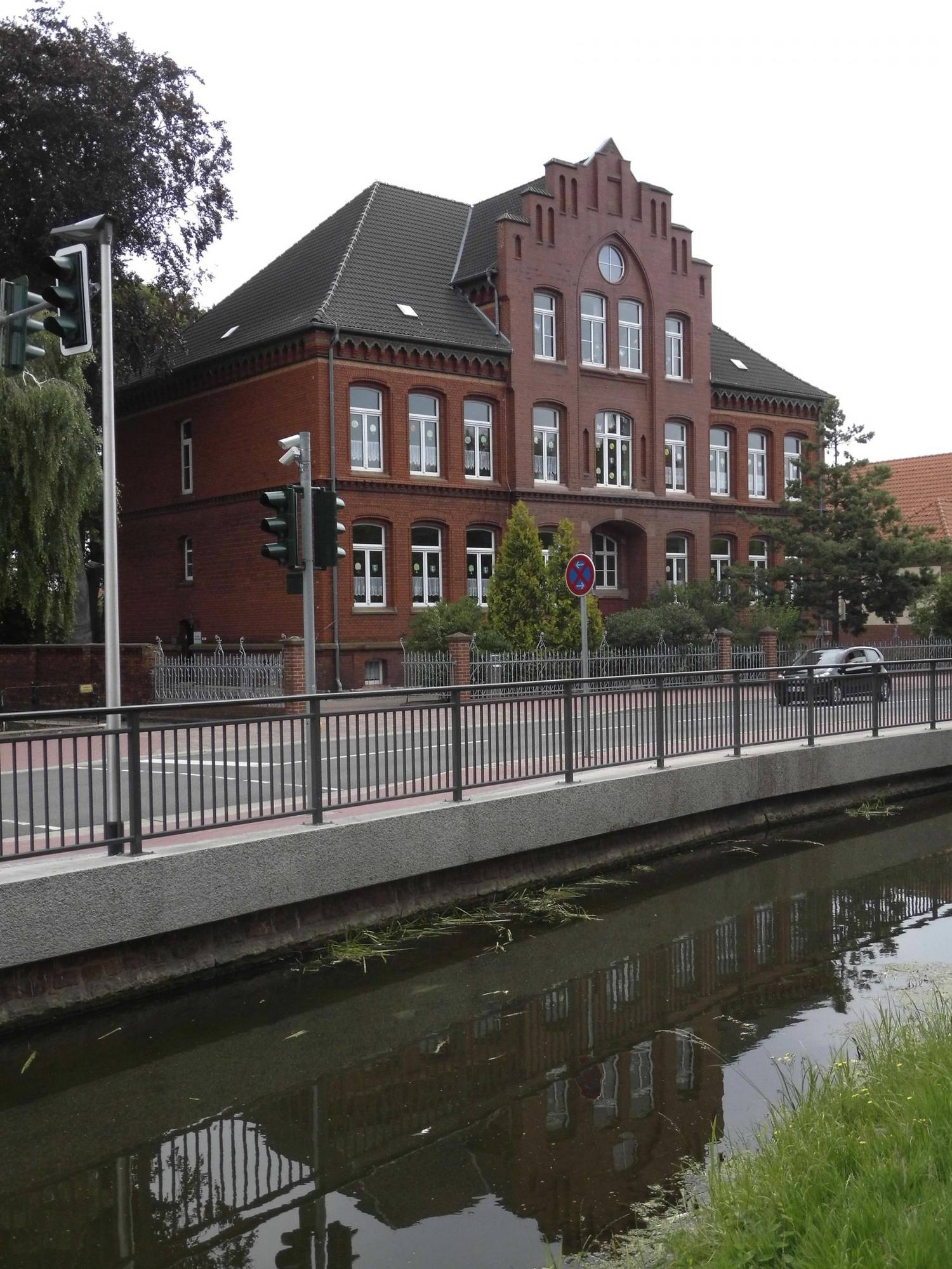 Außenansicht der Schule