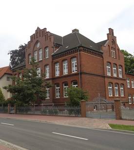 Außenansicht der Schule