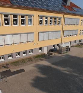 Außenansicht der Schule